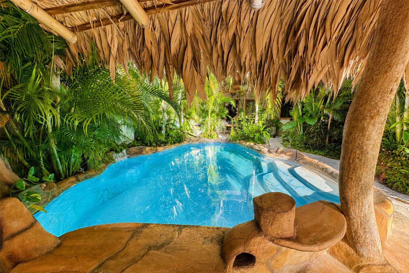 Cahuita Vibe Hotel Swimming Pool